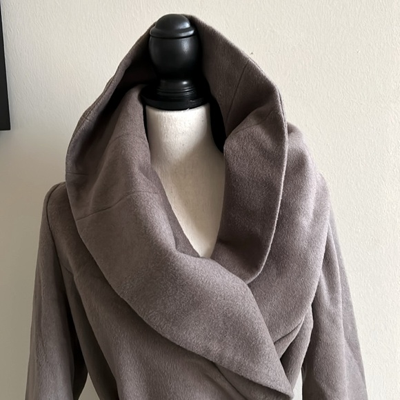 T Tahari Wool Wrap Coat, Size M - Picture 2 of 6
